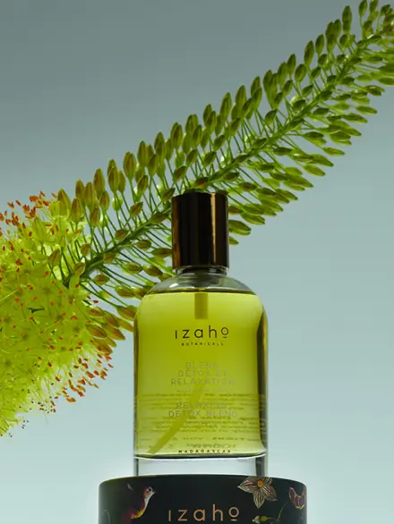 Huile de soin détox et relaxation mise en scène produit – soin détoxifiant et relaxant